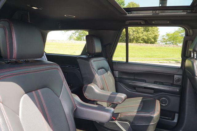 Photo of 2022 White Ford Expedition