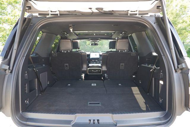 Photo of 2022 White Ford Expedition