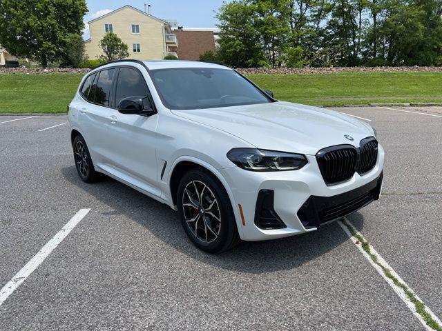 Photo of 2023 Mineral White Metallic BMW X3