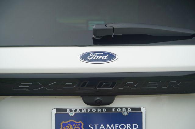 Photo of 2022 Star White Metallic Tri-Coat Ford Explorer