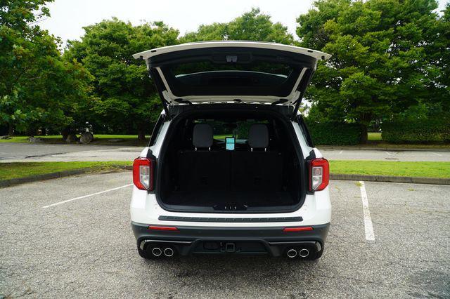 Photo of 2022 Star White Metallic Tri-Coat Ford Explorer