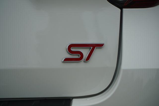 Photo of 2022 Star White Metallic Tri-Coat Ford Explorer