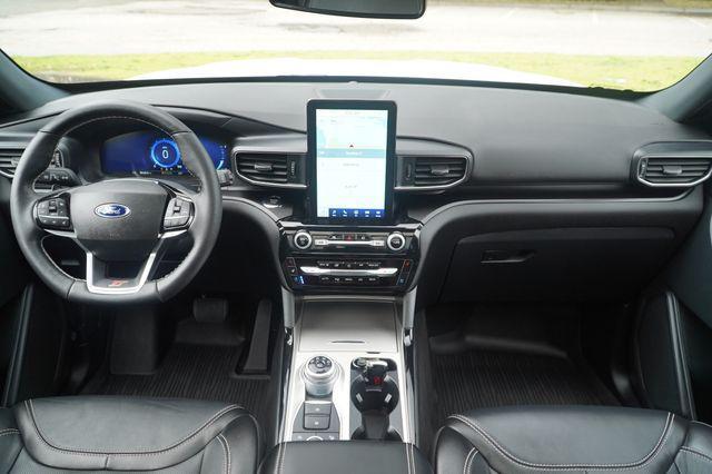 Photo of 2022 Star White Metallic Tri-Coat Ford Explorer