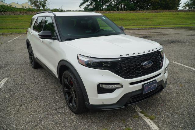 Photo of 2022 Star White Metallic Tri-Coat Ford Explorer