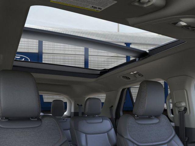 Photo of 2025 Space White Metallic Ford Explorer