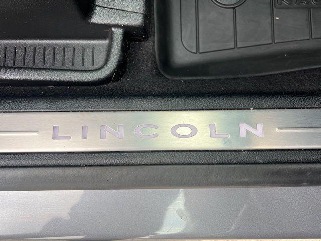 Photo of 2022 Asher Gray Metallic Clearcoat Lincoln Nautilus