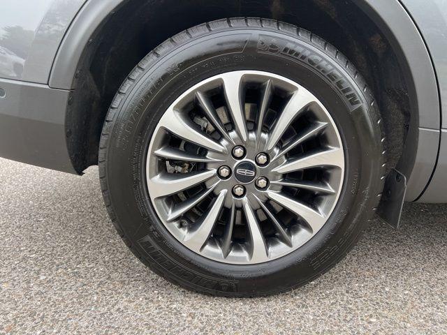 Photo of 2022 Asher Gray Metallic Clearcoat Lincoln Nautilus