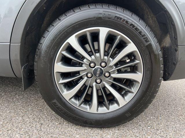 Photo of 2022 Asher Gray Metallic Clearcoat Lincoln Nautilus