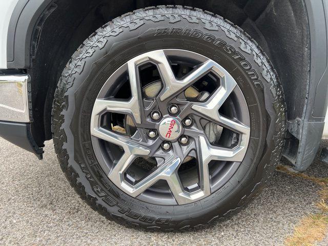 Photo of 2024 Summit White GMC Sierra 1500