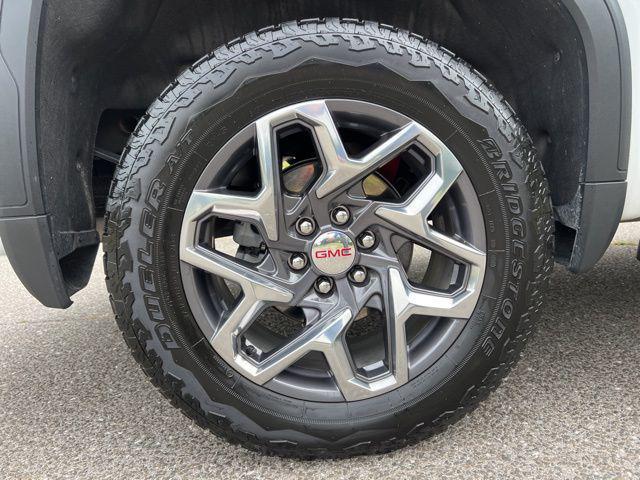 Photo of 2024 Summit White GMC Sierra 1500