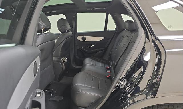 Photo of 2022 Black Mercedes-Benz GLC 300