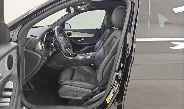 Photo of 2022 Black Mercedes-Benz GLC 300