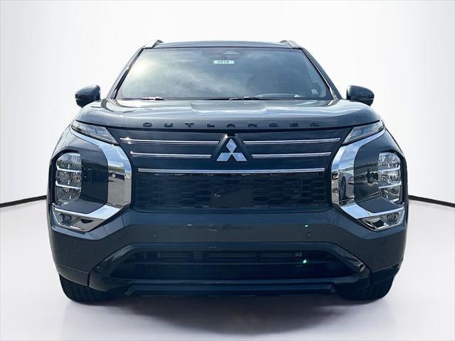 Photo of 2025 Graphite Gray Mitsubishi Outlander