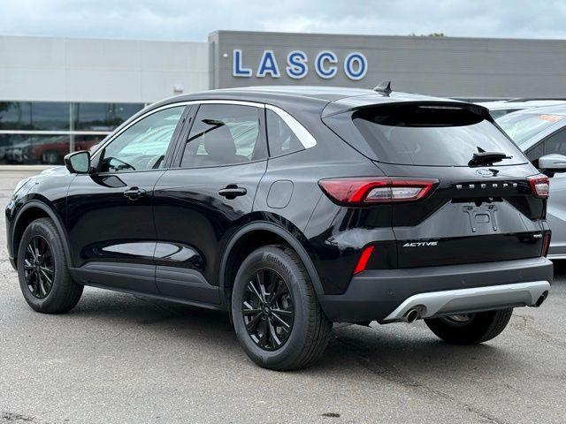 Photo of 2024 Agate Black Metallic Ford Escape