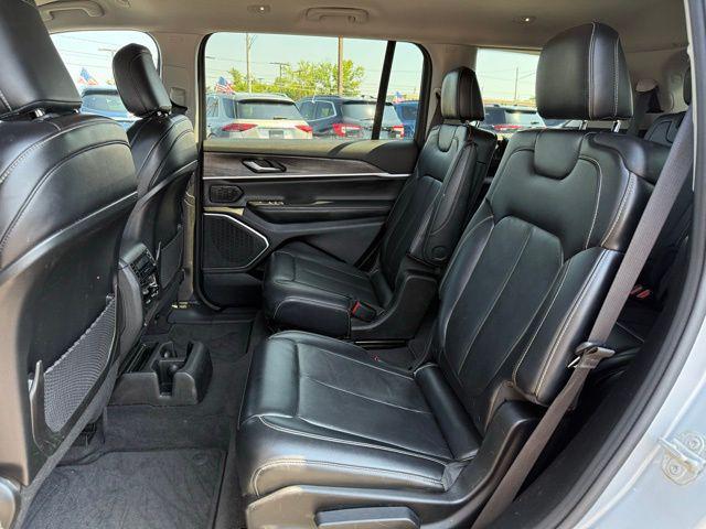Photo of 2021 Silver Zynith Jeep Grand Cherokee L
