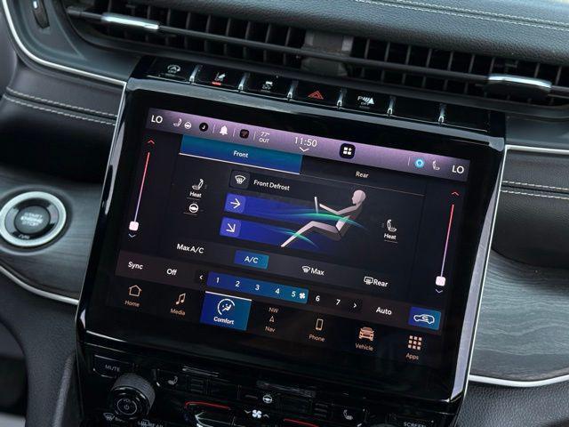 Photo of 2021 Silver Zynith Jeep Grand Cherokee L