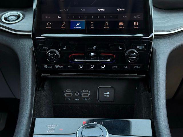 Photo of 2021 Silver Zynith Jeep Grand Cherokee L