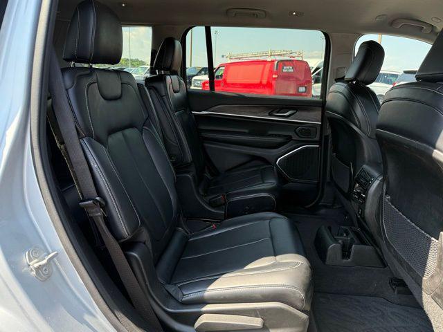 Photo of 2021 Silver Zynith Jeep Grand Cherokee L