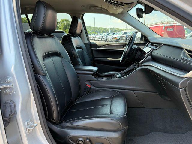 Photo of 2021 Silver Zynith Jeep Grand Cherokee L