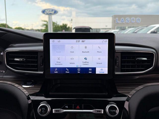 Photo of 2023 Silver Metallic Ford Explorer