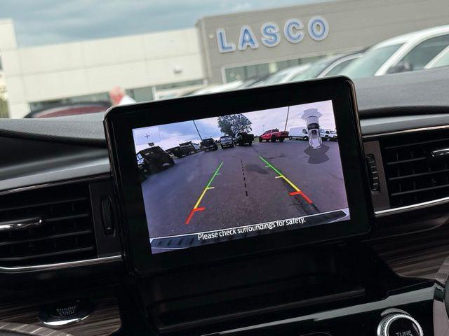 Photo of 2023 Silver Metallic Ford Explorer