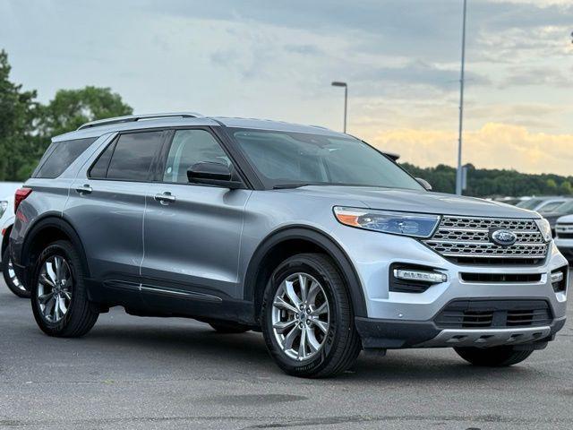 Photo of 2023 Silver Metallic Ford Explorer