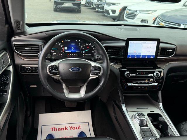 Photo of 2023 Silver Metallic Ford Explorer