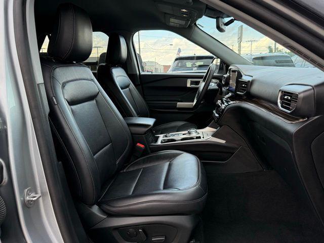 Photo of 2023 Silver Metallic Ford Explorer
