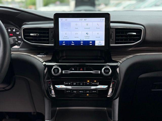 Photo of 2023 Silver Metallic Ford Explorer