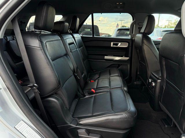 Photo of 2023 Silver Metallic Ford Explorer
