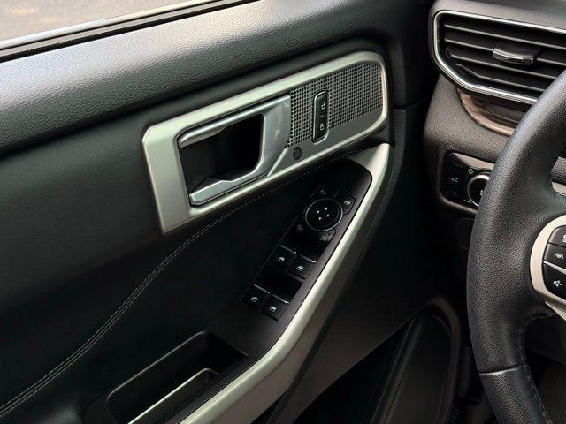 Photo of 2023 Silver Metallic Ford Explorer