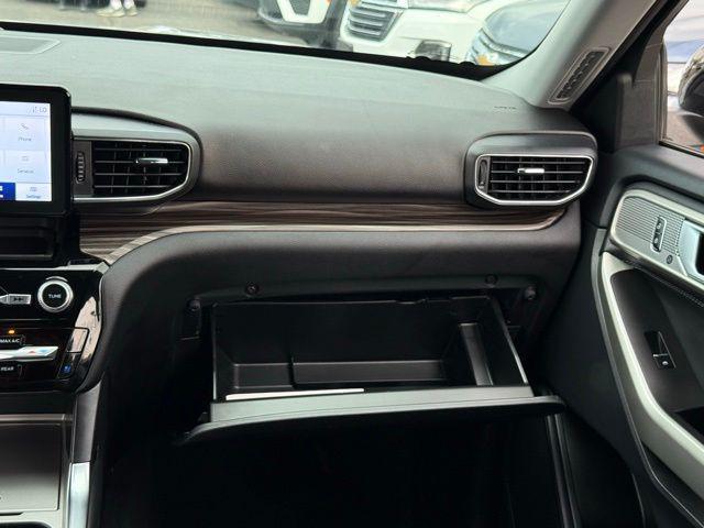 Photo of 2023 Silver Metallic Ford Explorer