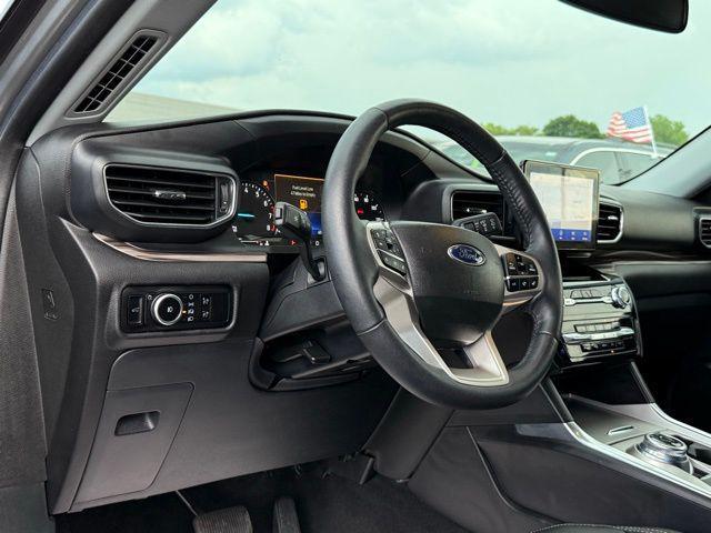 Photo of 2023 Silver Metallic Ford Explorer