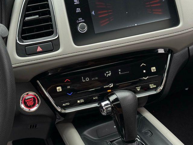 Photo of 2022 Platinum White Pearl Honda HR-V