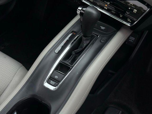 Photo of 2022 Platinum White Pearl Honda HR-V