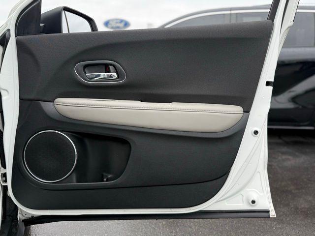 Photo of 2022 Platinum White Pearl Honda HR-V