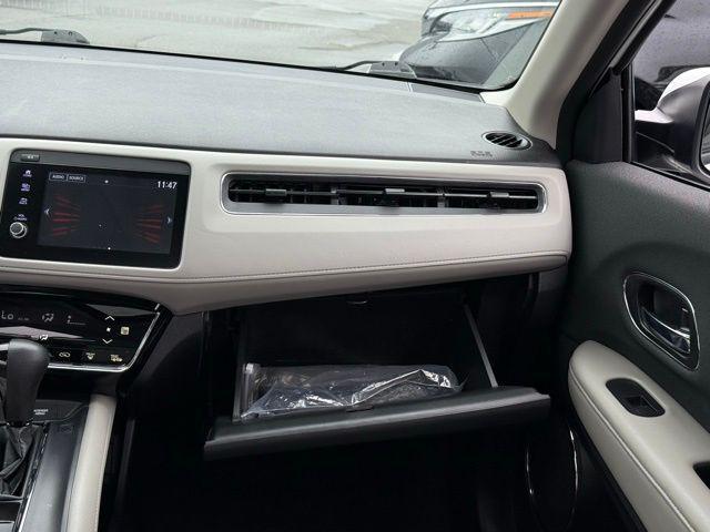 Photo of 2022 Platinum White Pearl Honda HR-V