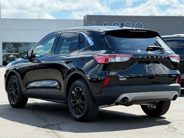 Photo of 2022 Agate Black Metallic Ford Escape