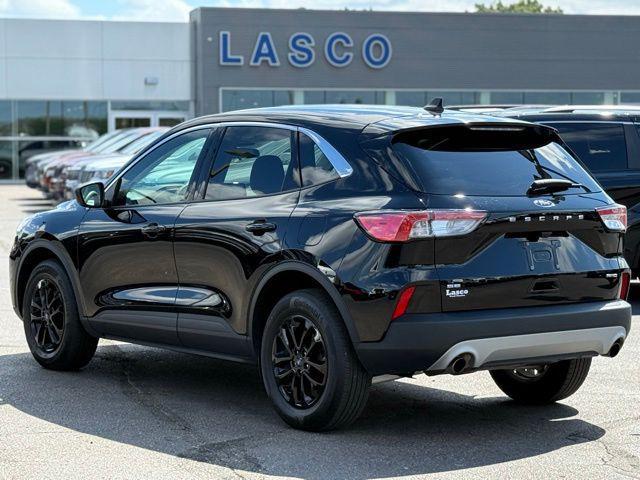Photo of 2022 Agate Black Metallic Ford Escape
