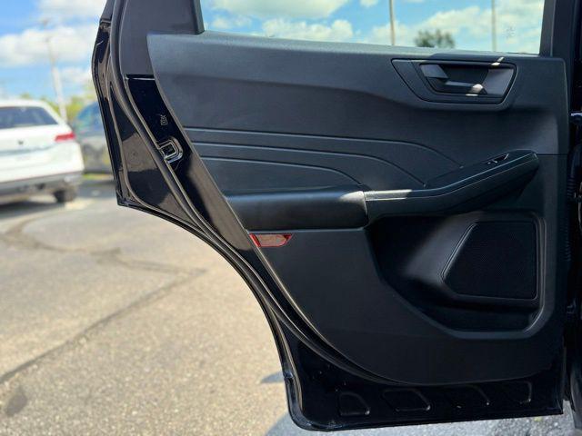 Photo of 2022 Agate Black Metallic Ford Escape