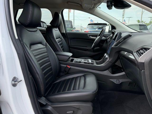 Photo of 2023 Oxford White Ford Edge