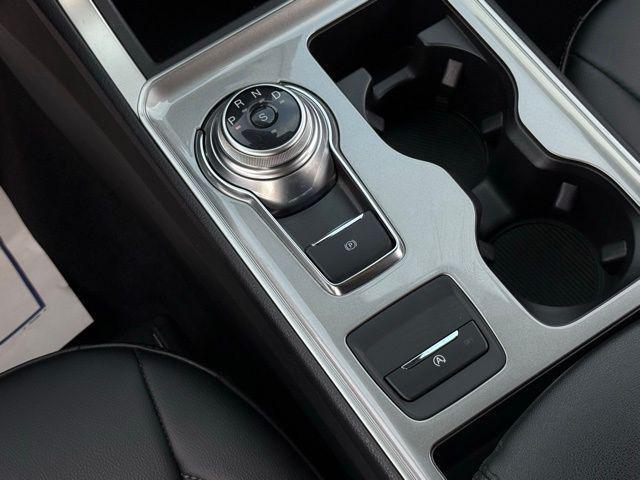 Photo of 2023 Oxford White Ford Edge