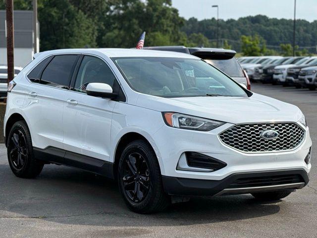 Photo of 2023 Oxford White Ford Edge
