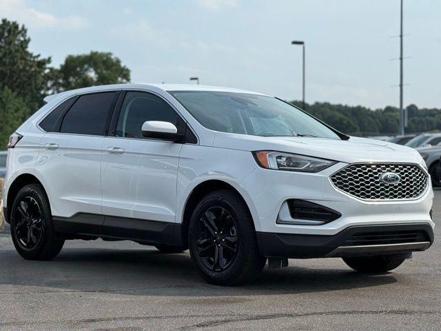 Photo of 2023 Oxford White Ford Edge