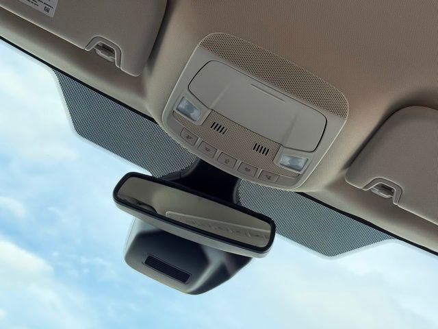 Photo of 2023 Oxford White Ford Edge