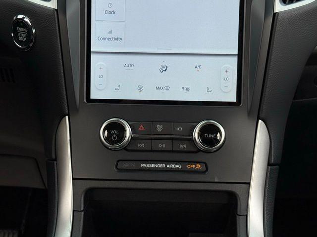 Photo of 2023 Oxford White Ford Edge