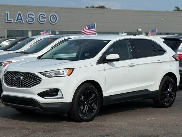 Photo of 2023 Oxford White Ford Edge