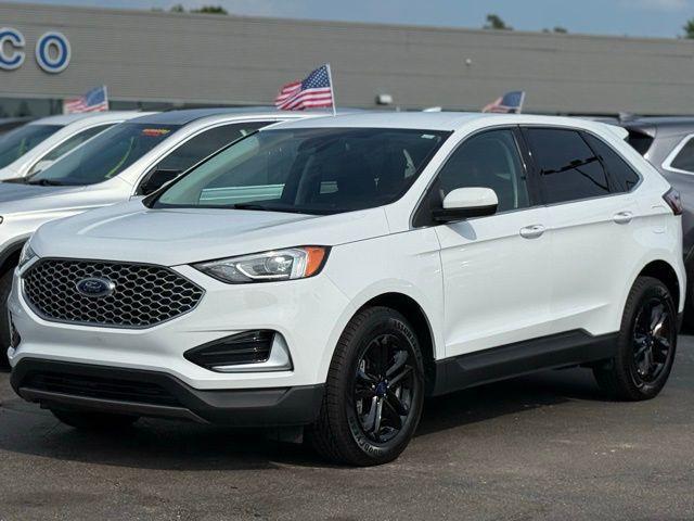 Photo of 2023 Oxford White Ford Edge