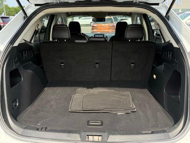Photo of 2023 Oxford White Ford Edge