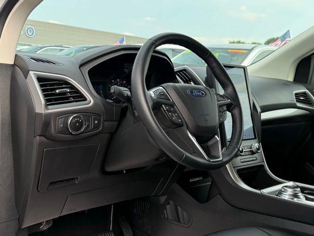 Photo of 2023 Oxford White Ford Edge
